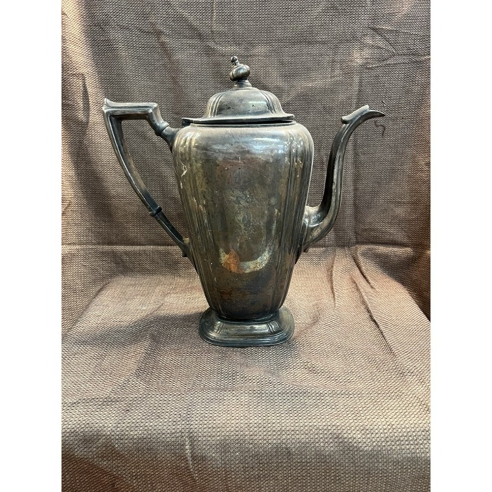 VINTAGE REED AND BARTON SILVER SOLDERED 7010 PITCHER 10" T‎ (1658)